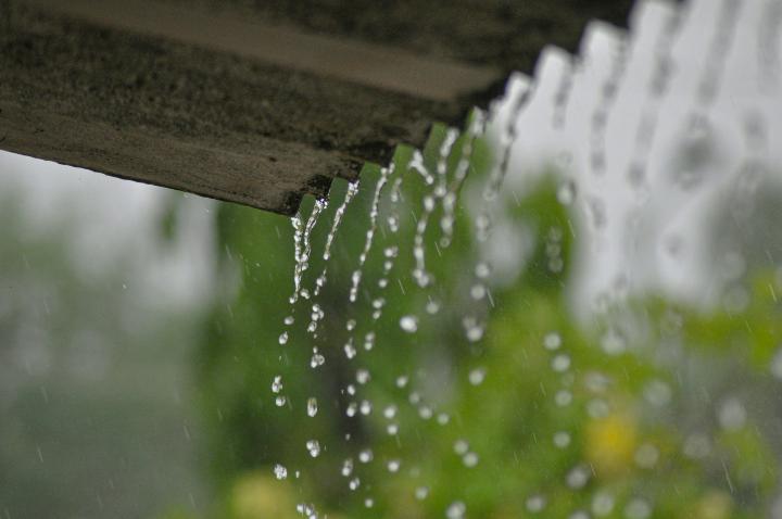 eau de pluie qui coule